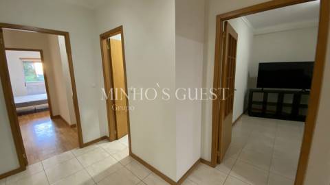 Apartamento T3 semi-mobilado c/ garagem - Braga