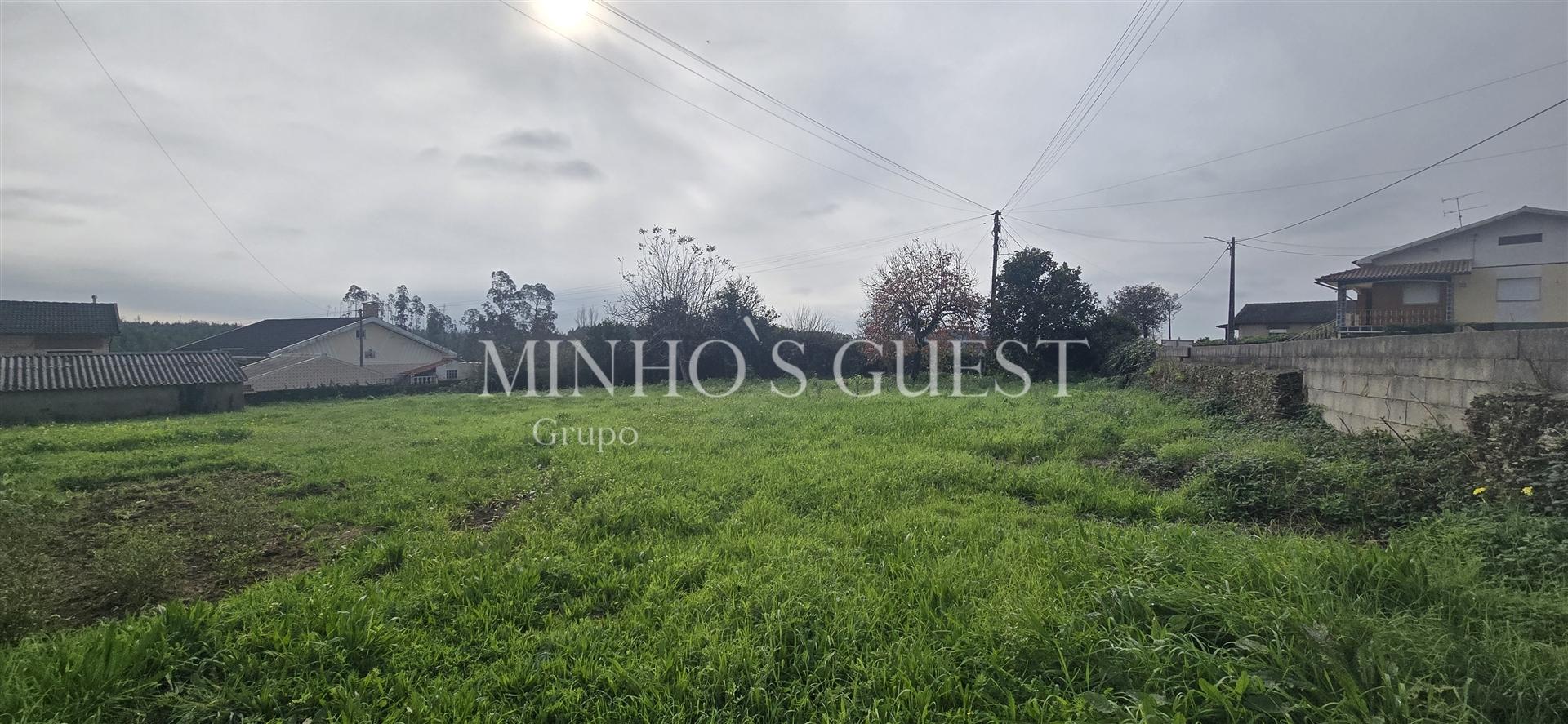 Terreno em gaveto (1500m2) p/ Construção - Salreu