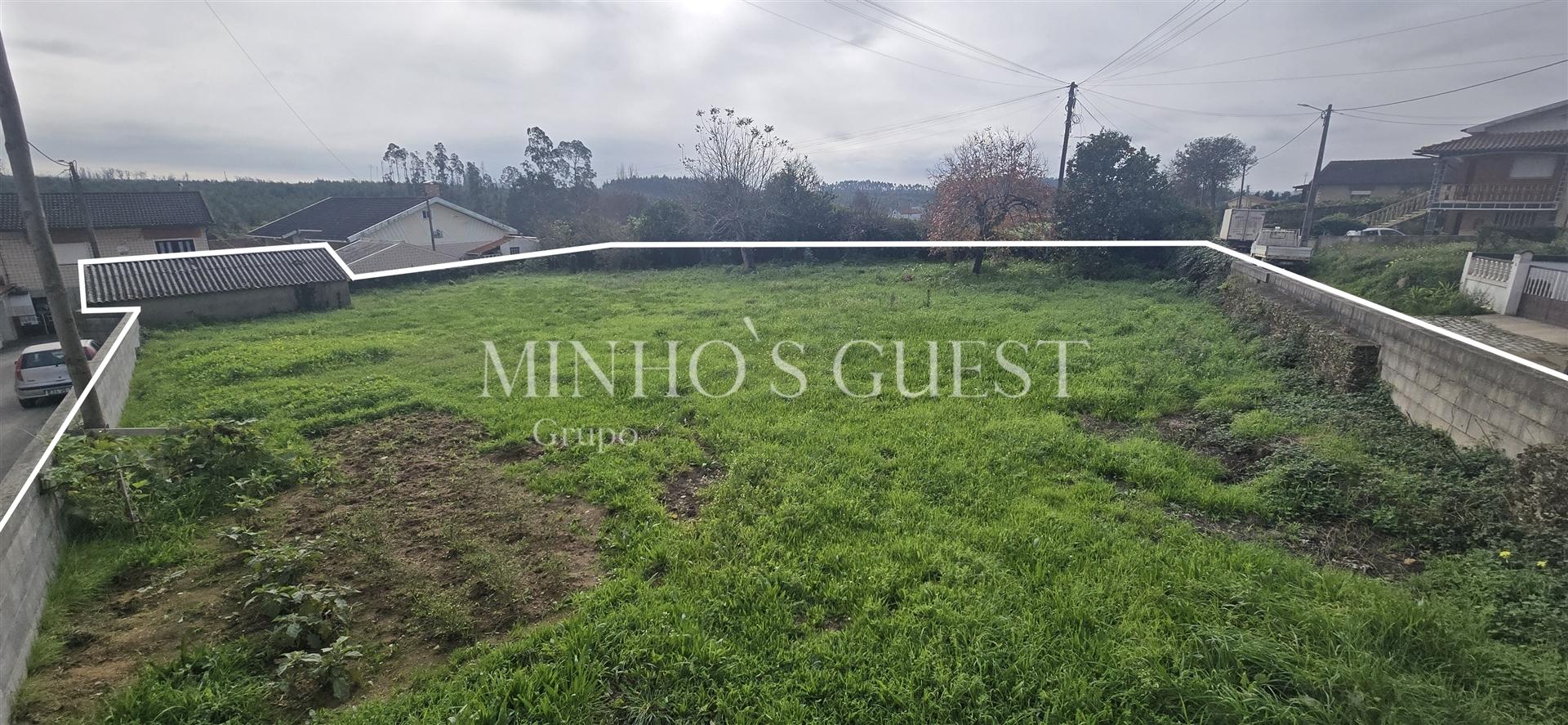 Terreno em gaveto (1500m2) p/ Construção - Salreu