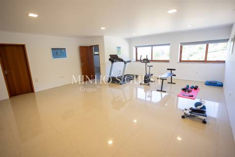 Moradia V4 de Luxo (650m2) Implantada em Terreno de 12500m2 - Souto, Guimarães - Braga, Guimarães