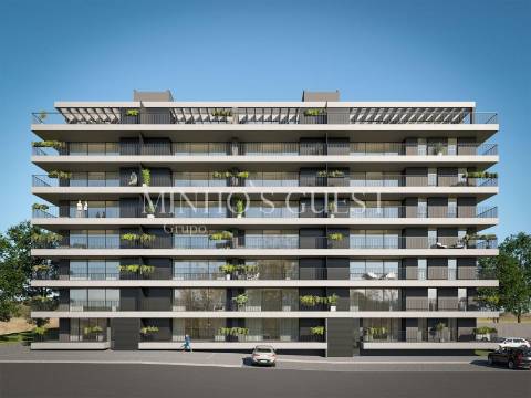 Apartamento T3 c/ AC, Lugar de Garagem e Elevador - Hospital Privado Braga