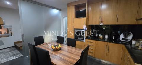 Moradia V3 c/ 1 Suite Closet, Mobilada e Equipada pronta a Habitar c/ Jardim - Amares, Braga