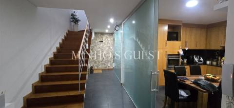 Moradia V3 c/ 1 Suite Closet, Mobilada e Equipada pronta a Habitar c/ Jardim - Amares, Braga