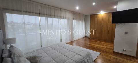 Moradia V3 c/ 1 Suite Closet, Mobilada e Equipada pronta a Habitar c/ Jardim - Amares, Braga