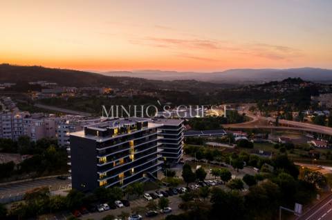 Apartamento T3 c/ Varandas Amplas e Cobertas - Ferreiros, Braga