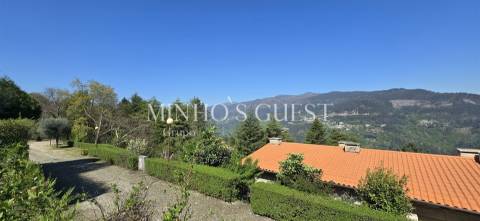 Moradia T2 (Duplex) c/ Jardim e Churrasqueira em Condomínio Fechado de Luxo - Caniçada, Gerês
