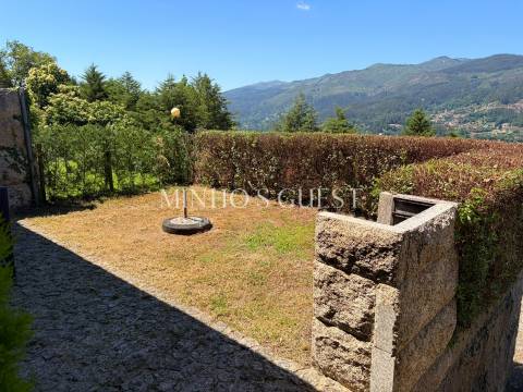 Moradia T2 (Duplex) c/ Jardim e Churrasqueira em Condomínio Fechado de Luxo - Caniçada, Gerês