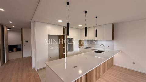 Moradia Individual V4 (274m2) c/ AC e Logradouro - Palmeira Braga