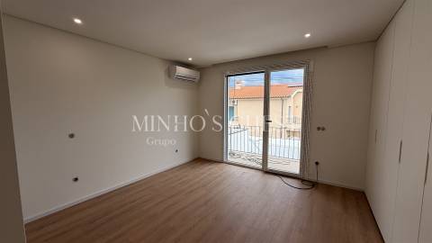 Moradia Individual V4 (274m2) c/ AC e Logradouro - Palmeira Braga