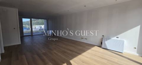 Exclusiva Moradia V3 c/ Suite, Closet e Jardim em Palmeira, Braga