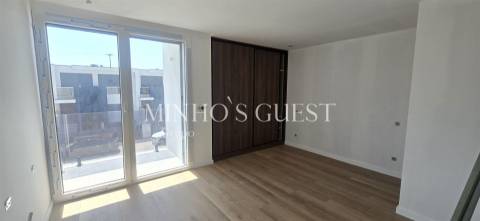 Exclusiva Moradia V3 c/ Suite, Closet e Jardim em Palmeira, Braga