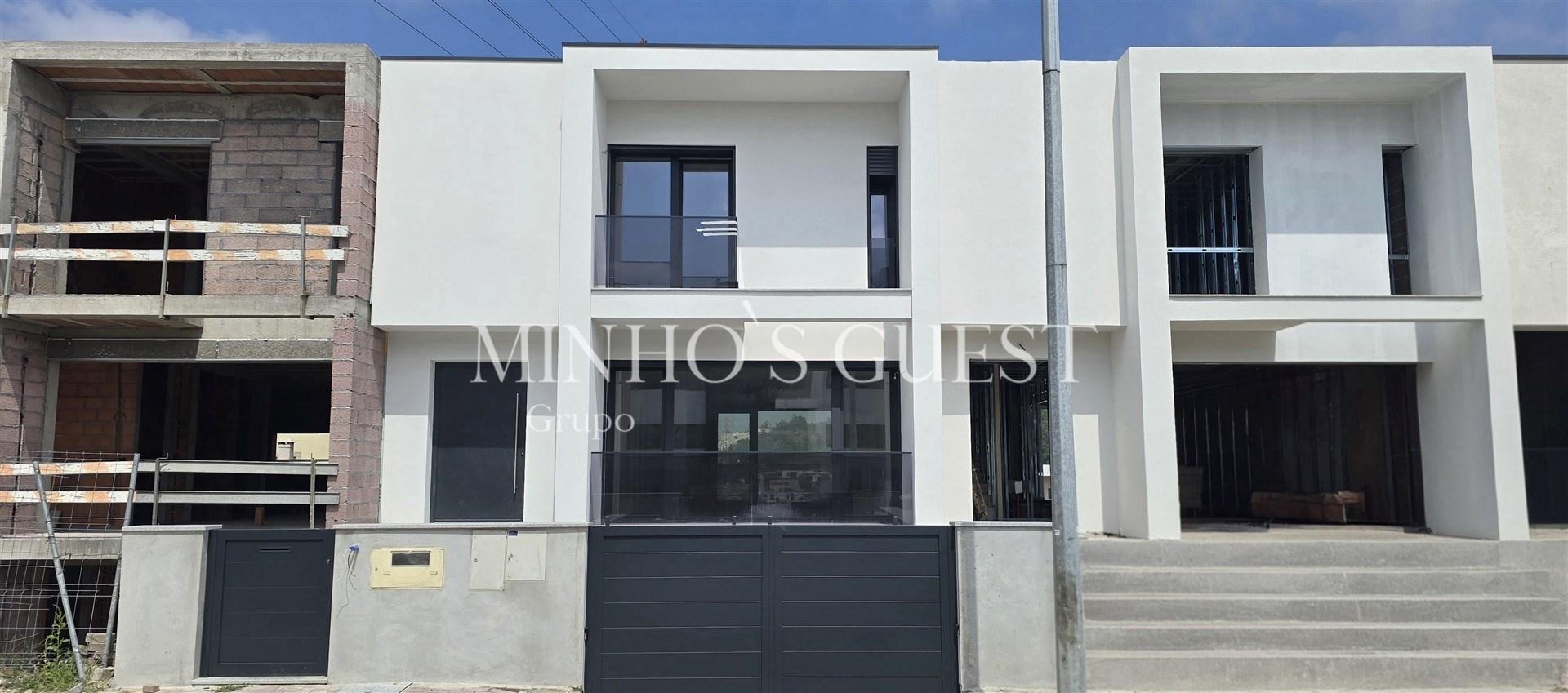 Exclusiva Moradia V3 c/ Suite, Closet e Jardim em Palmeira, Braga