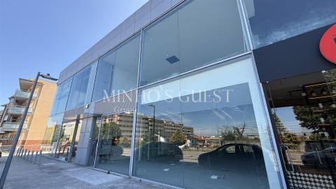 Loja / Escritório 1 Andar c/ duas frentes (200m2) - Lamaçães, Braga