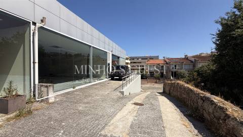 Loja / Escritório 1 Andar c/ duas frentes (200m2) - Lamaçães, Braga