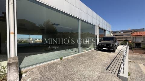 Loja / Escritório 1 Andar c/ duas frentes (200m2) - Lamaçães, Braga