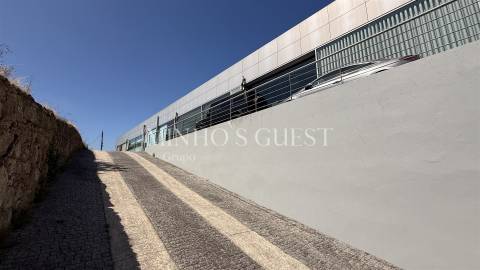 Loja / Escritório 1 Andar c/ duas frentes (200m2) - Lamaçães, Braga