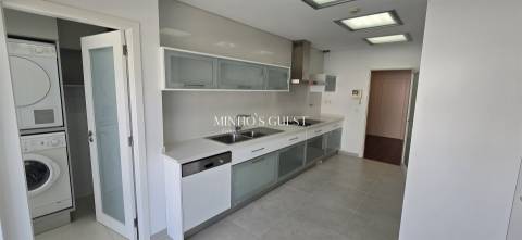 Apartamento T3 de Luxo no centro de Braga c/ 2 Suites, Piscina, Ginásio e Vista para o Bom Jesus
