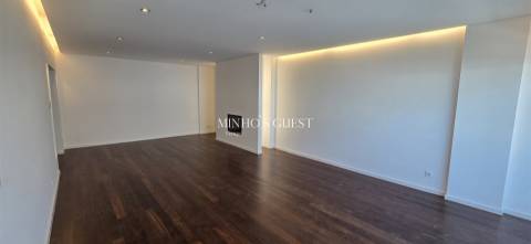 Apartamento T3 de Luxo no centro de Braga c/ 2 Suites, Piscina, Ginásio e Vista para o Bom Jesus