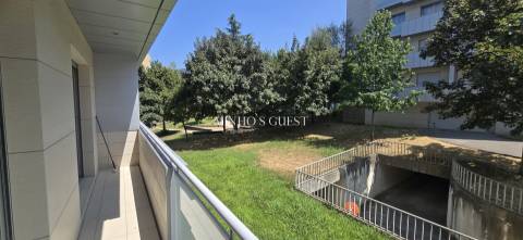 Apartamento T3+1 Pronto a Habitar c/ varandas e Garagem Fechada - Fraião, Braga