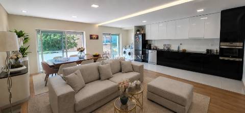 Apartamento T3+1 Pronto a Habitar c/ varandas e Garagem Fechada - Fraião, Braga