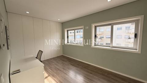 Apartamento T2 (Pronto Habitar) c/ elevador e garagem - Tribunal de Braga