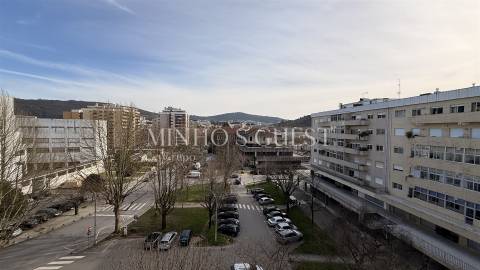 Apartamento T2 (Pronto Habitar) c/ elevador e garagem - Tribunal de Braga