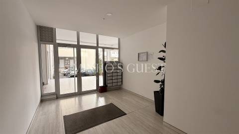 Apartamento T2 (Pronto Habitar) c/ elevador e garagem - Tribunal de Braga