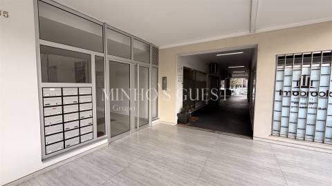 Apartamento T2 (Pronto Habitar) c/ elevador e garagem - Tribunal de Braga