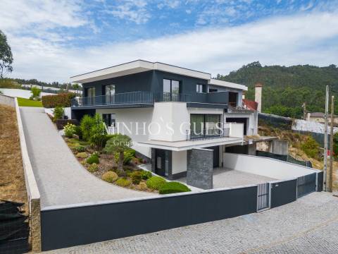 Moradia V3 + Escritório (257m2) Mobilada e Equipada - Donim, Guimarães