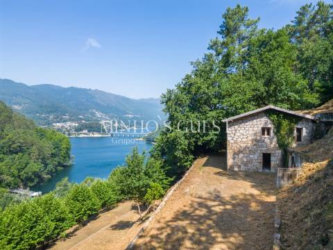 Moradia Rústica V3 (250m2) c/ vista rio - Caniçada, Gerês