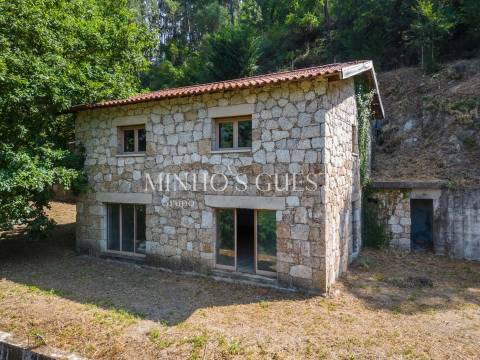 Moradia Rústica V3 (250m2) c/ vista rio - Caniçada, Gerês