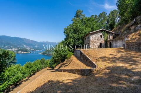 Moradia Rústica V3 (250m2) c/ vista rio - Caniçada, Gerês