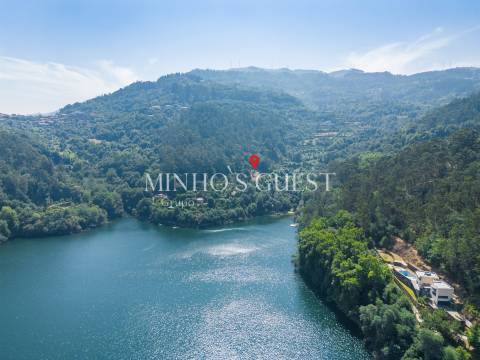 Moradia Rústica V3 (250m2) c/ vista rio - Caniçada, Gerês