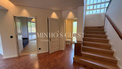 Moradia T4 + Escritório c/ Garagem (pronta habitar) - Braga Centro