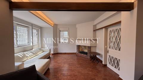 Moradia T4 + Escritório c/ Garagem (pronta habitar) - Braga Centro