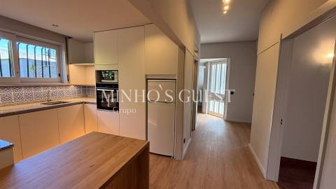 Moradia T4 + Escritório c/ Garagem (pronta habitar) - Braga Centro