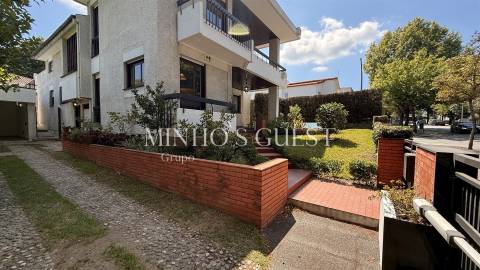 Moradia T4 + Escritório c/ Garagem (pronta habitar) - Braga Centro