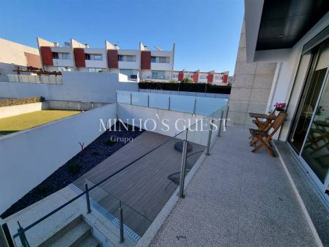 Moradia V3 Gaveto c/ jardim Mobilada e Equipada - Merelim, Braga