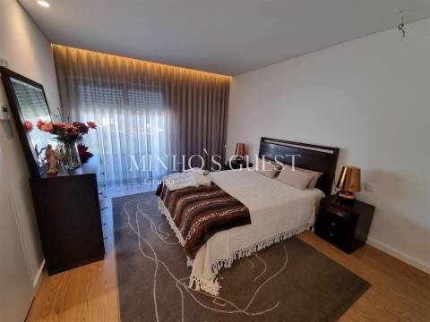 Moradia V3 Gaveto c/ jardim Mobilada e Equipada - Merelim, Braga