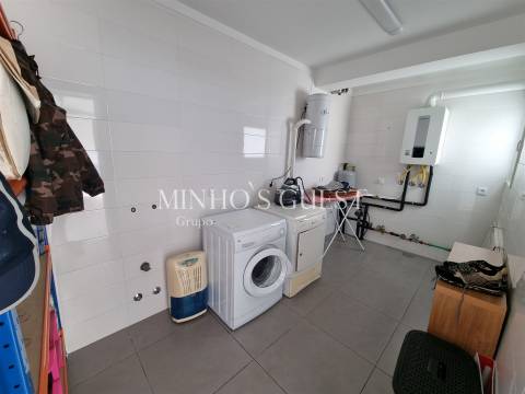 Moradia V3 Gaveto c/ jardim Mobilada e Equipada - Merelim, Braga