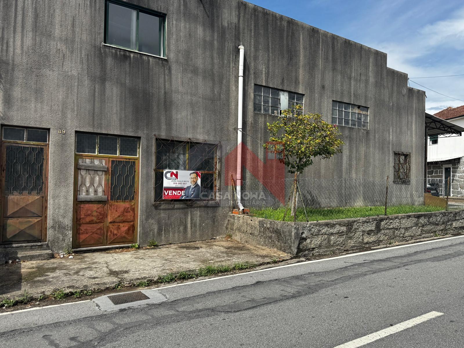 Armazém em Paços de Ferreira destinado a Atividade Industrial