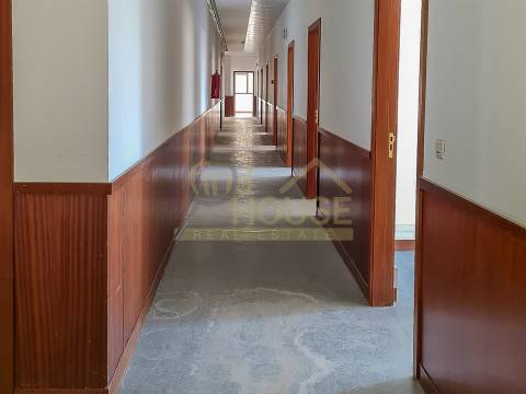 Loja para arrendamento no Restelo