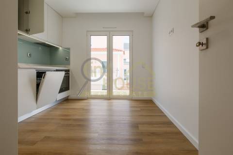 Apartamento T3 novo,  no Alto da Parede, próximo do Colégio Maristas