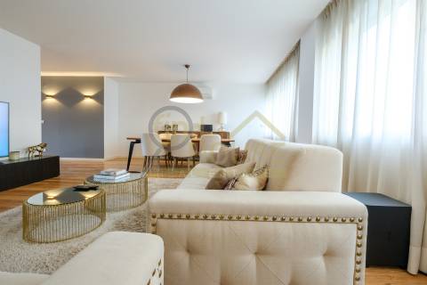 Apartamento T4 com 4 Suites no Saldanha, Av. Casal Ribeiro, Lisboa