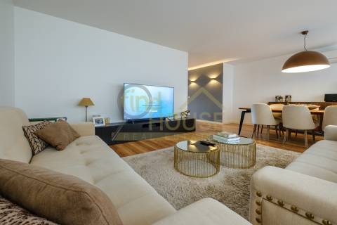 Apartamento T4 com 4 Suites no Saldanha, Av. Casal Ribeiro, Lisboa