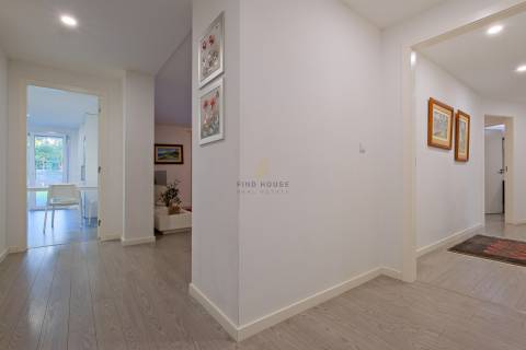 Apartamento T3 com 3 Suites e Garagem Box no Parque dos Poetas, Paço de Arcos