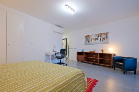 Apartamento T3 com 3 Suites e Garagem Box no Parque dos Poetas, Paço de Arcos