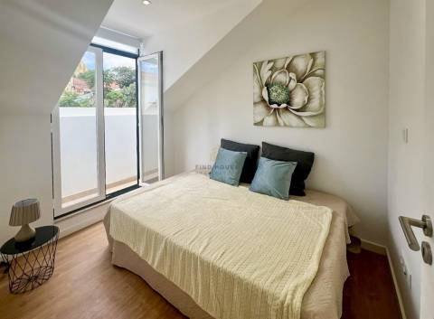 Apartamento T2 Remodelado com Vista Rio | São Vicente – Lisboa