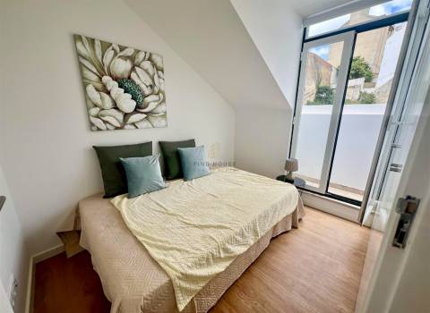 Apartamento T2 Remodelado com Vista Rio | São Vicente – Lisboa