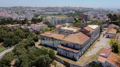 Convento secular para converter em Hotel e Habitação em Setúbal